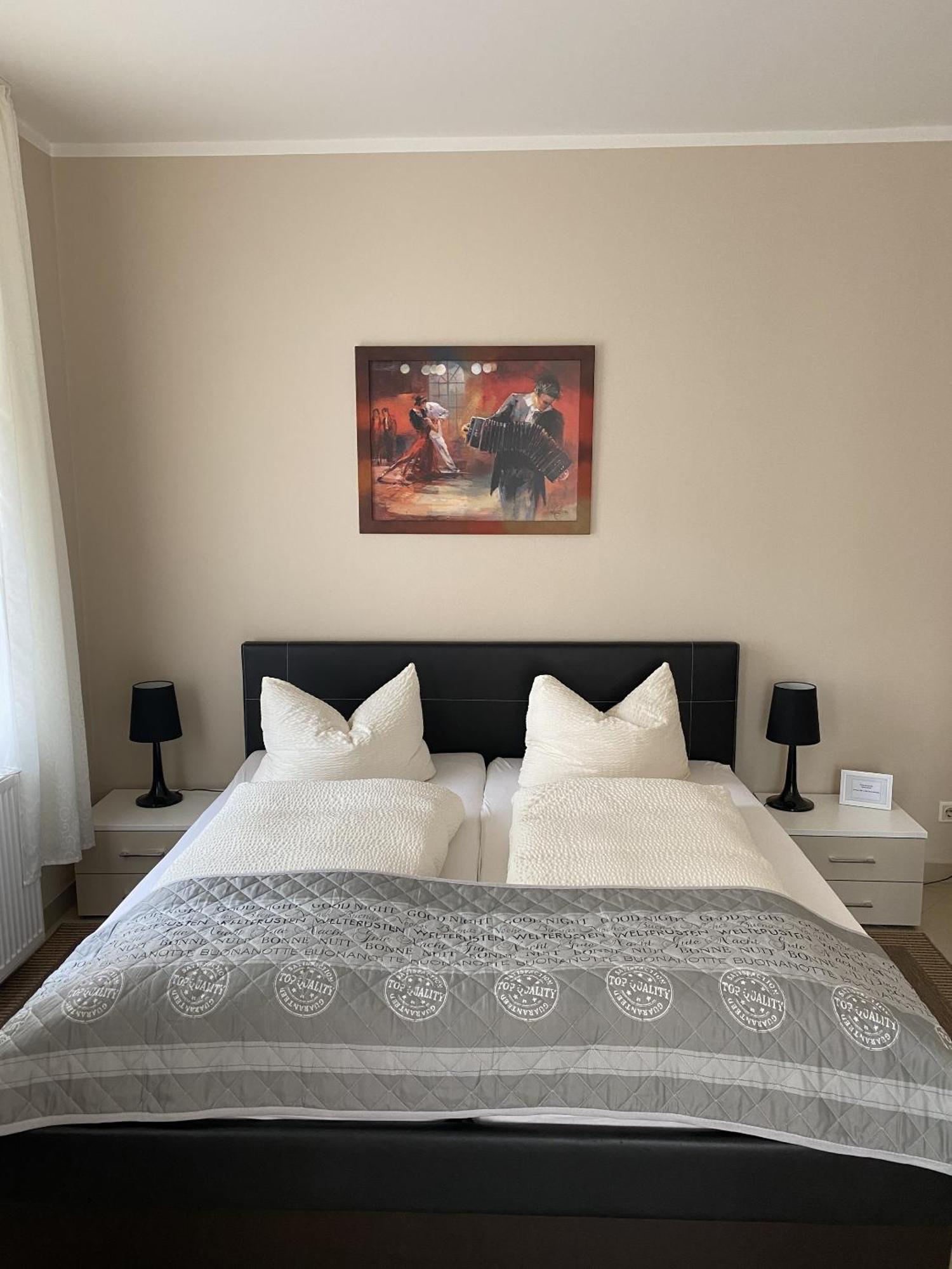 Apartments Und Zimmer Gaestehaus Matthias Dresden Rum bild