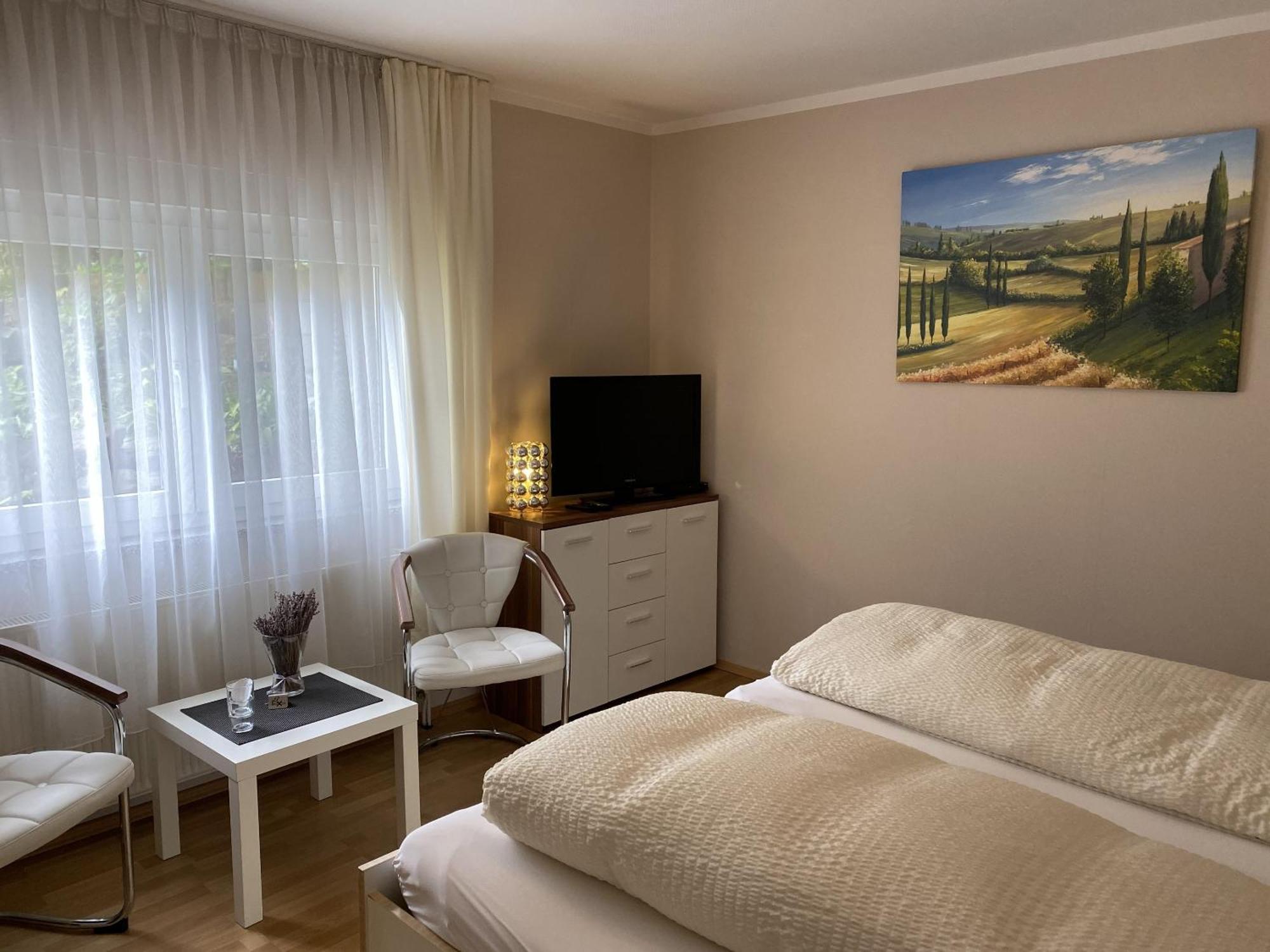 Apartments Und Zimmer Gaestehaus Matthias Dresden Exteriör bild